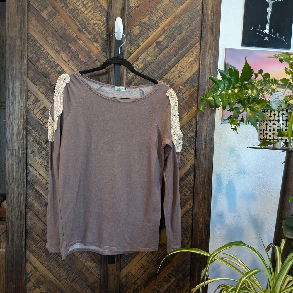 Elegant Mauve Blouse with Cream Lace Accents